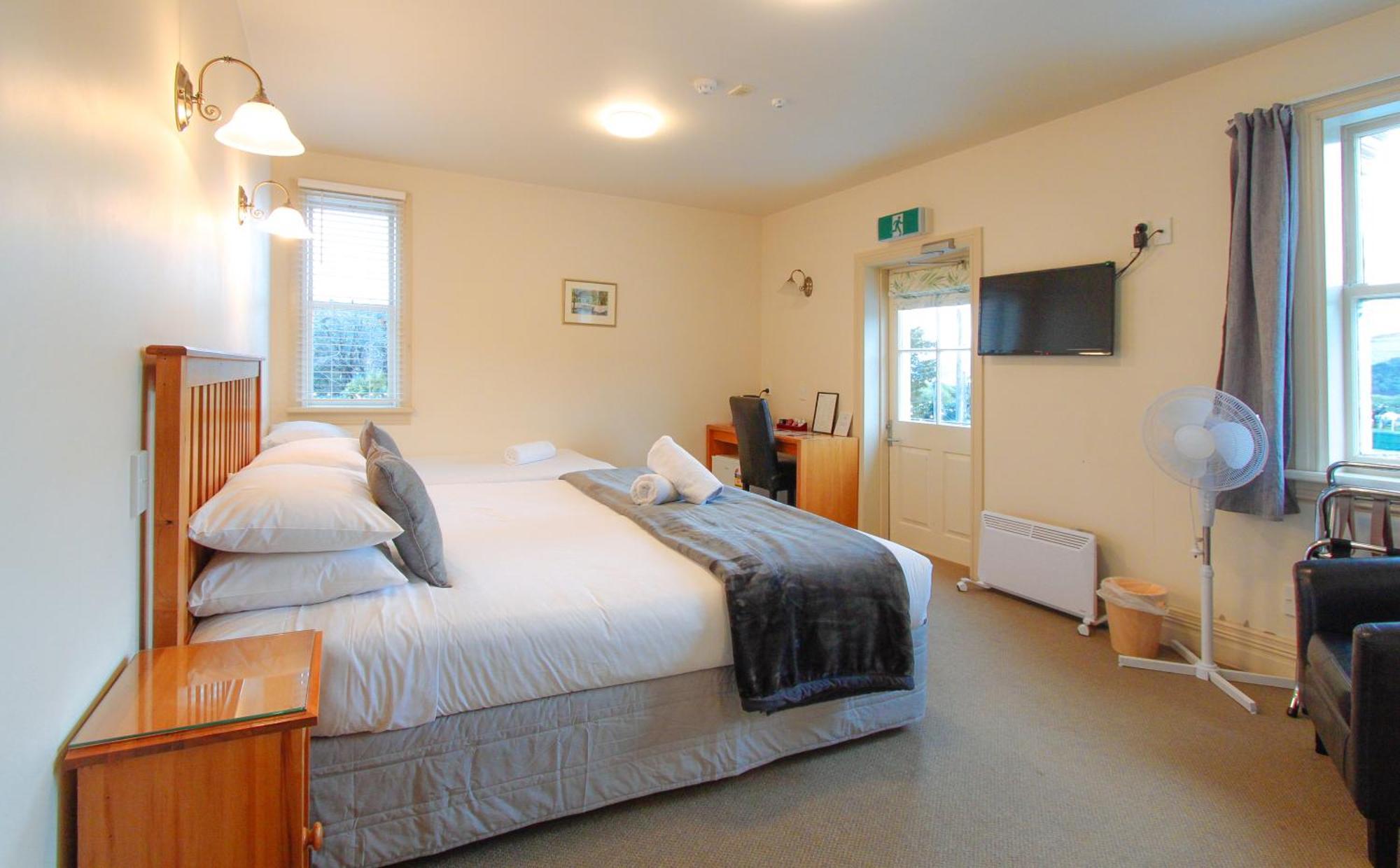 The Grand Hotel & Bar - Akaroa Esterno foto