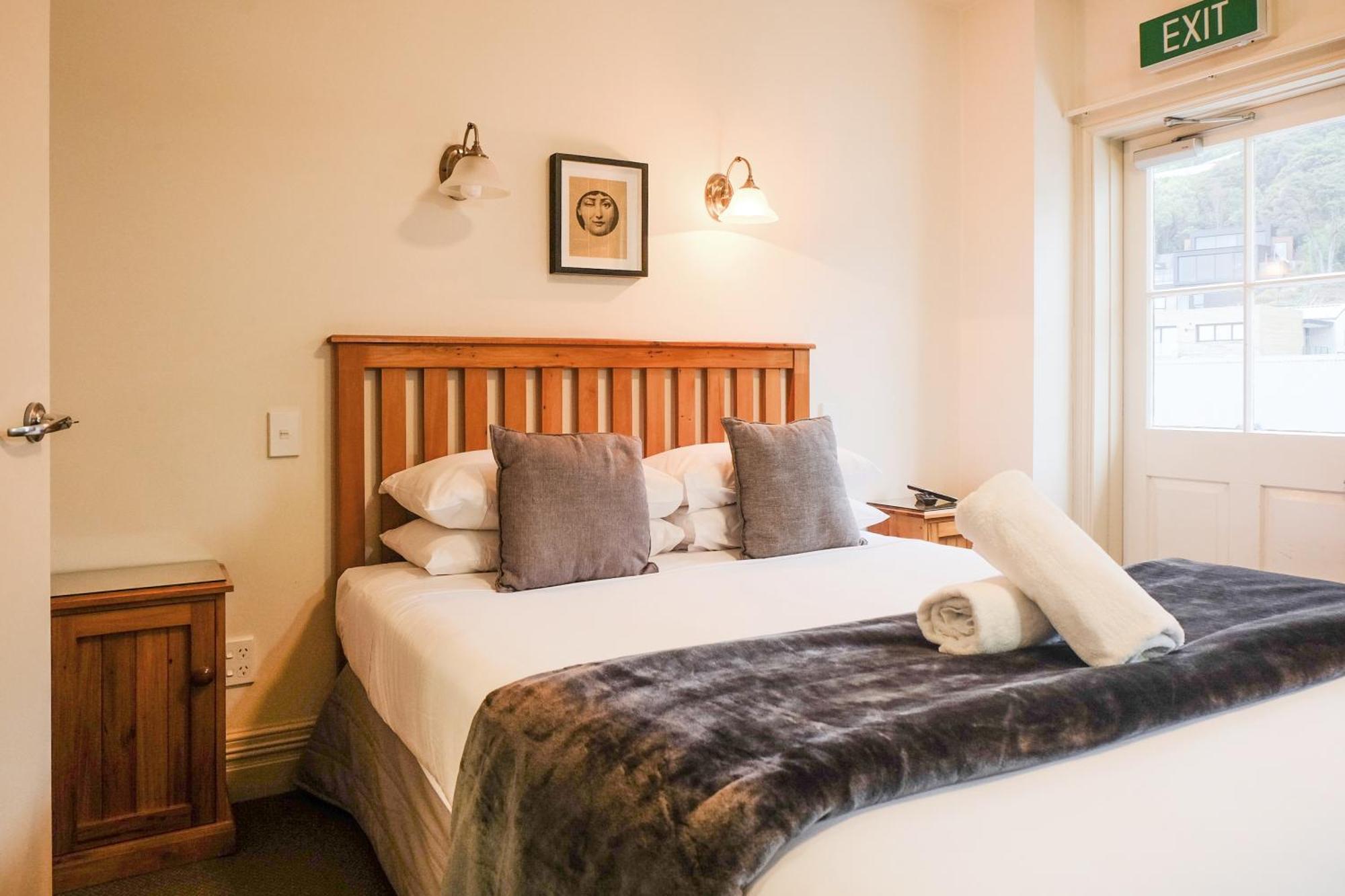 The Grand Hotel & Bar - Akaroa Esterno foto